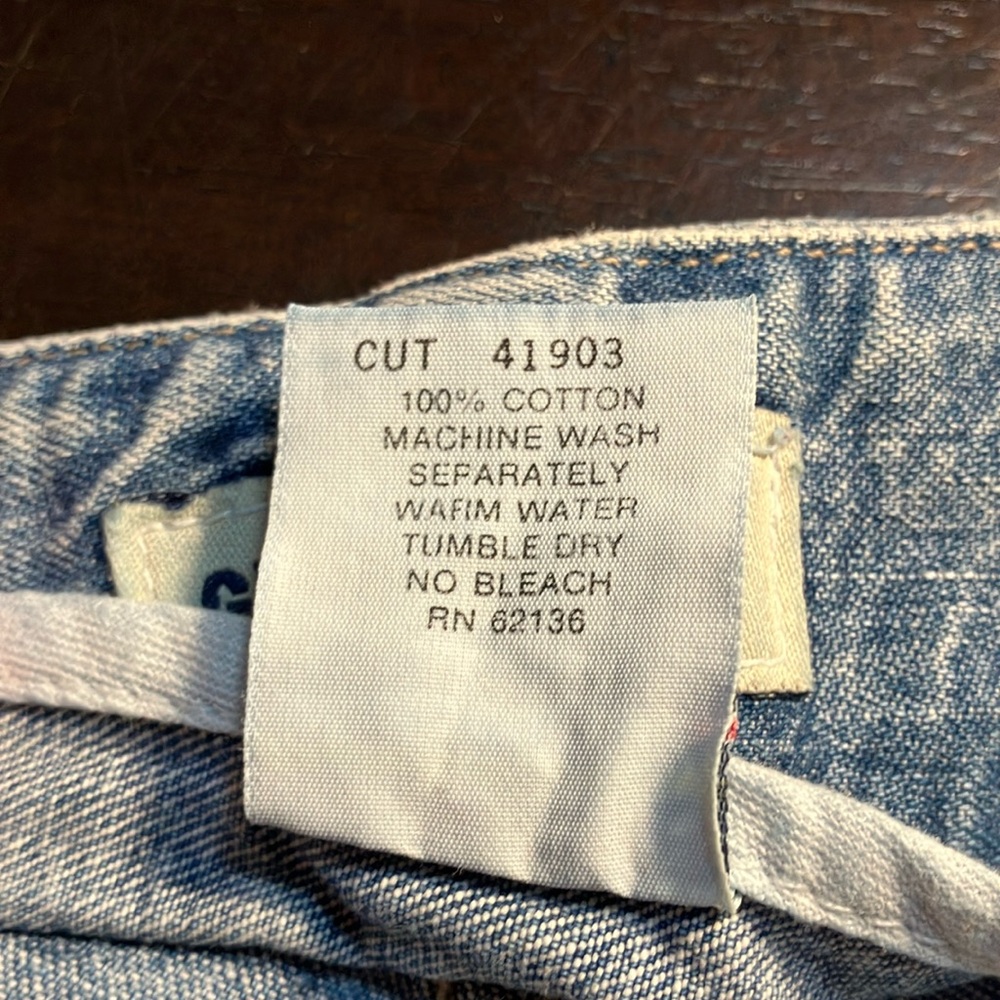 Guess Vintage 90s Light Denim Shorts with Distressed Hem Shorts with Button Fly - Picture 5 of 9